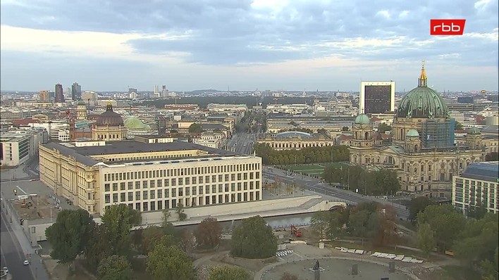 Archiv Foto Webcam Berlin: Rotes Rathaus und Berliner Dom
