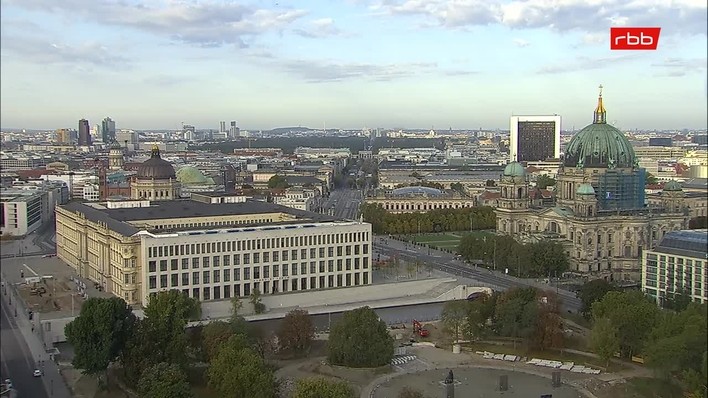 Archiv Foto Webcam Berlin: Rotes Rathaus und Berliner Dom