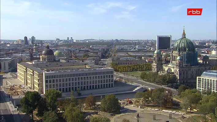 Archiv Foto Webcam Berlin: Rotes Rathaus und Berliner Dom
