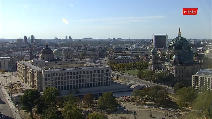 Archiv Foto Webcam Berlin: Rotes Rathaus und Berliner Dom