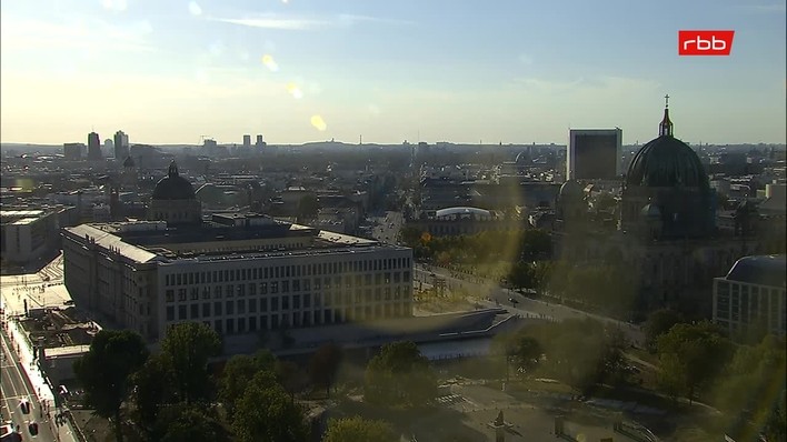Archiv Foto Webcam Berlin: Rotes Rathaus und Berliner Dom