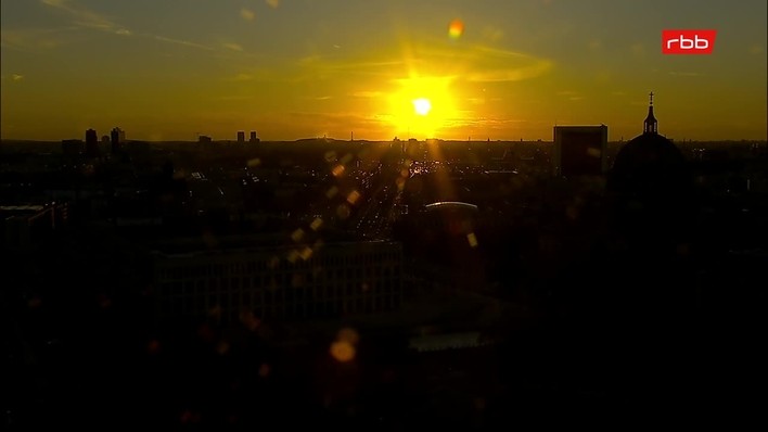 Archiv Foto Webcam Berlin: Rotes Rathaus und Berliner Dom