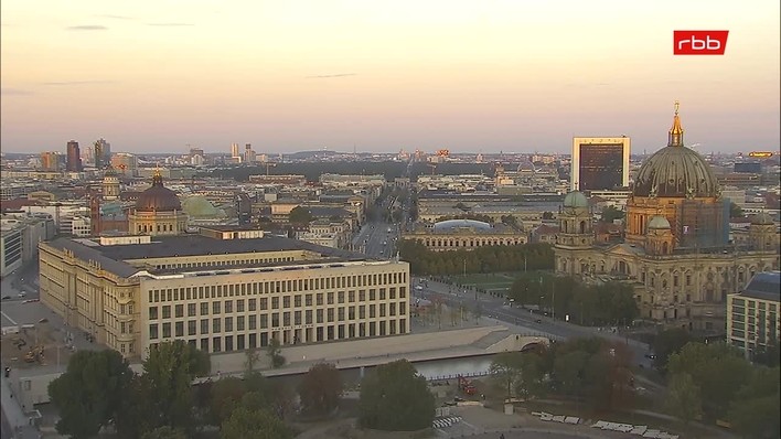 Archiv Foto Webcam Berlin: Rotes Rathaus und Berliner Dom