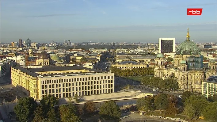 Archiv Foto Webcam Berlin: Rotes Rathaus und Berliner Dom