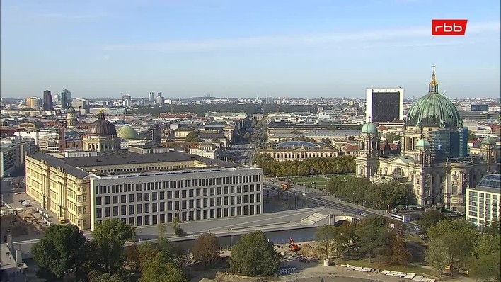 Archiv Foto Webcam Berlin: Rotes Rathaus und Berliner Dom