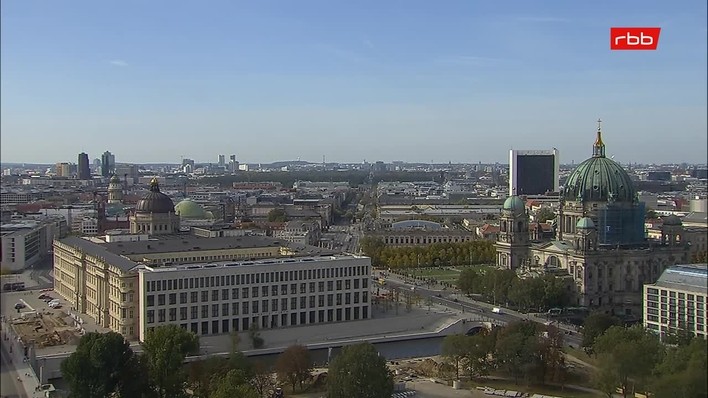 Archiv Foto Webcam Berlin: Rotes Rathaus und Berliner Dom