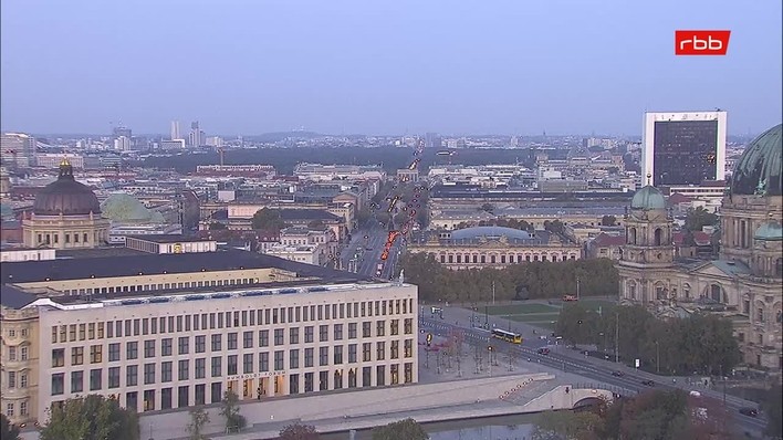 Archiv Foto Webcam Berlin: Rotes Rathaus und Berliner Dom
