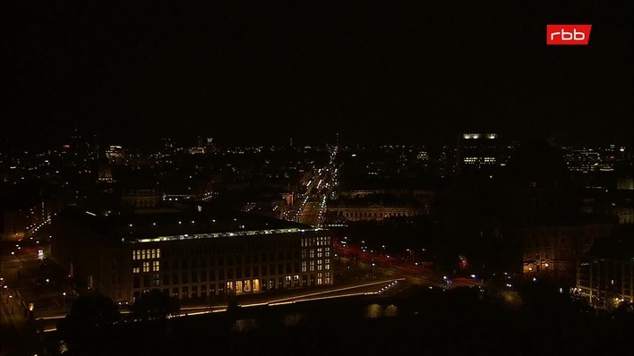 Archiv Foto Webcam Berlin: Rotes Rathaus und Berliner Dom