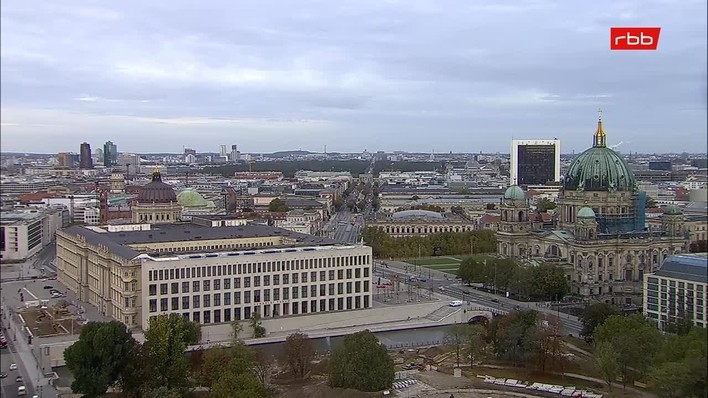Archiv Foto Webcam Berlin: Rotes Rathaus und Berliner Dom