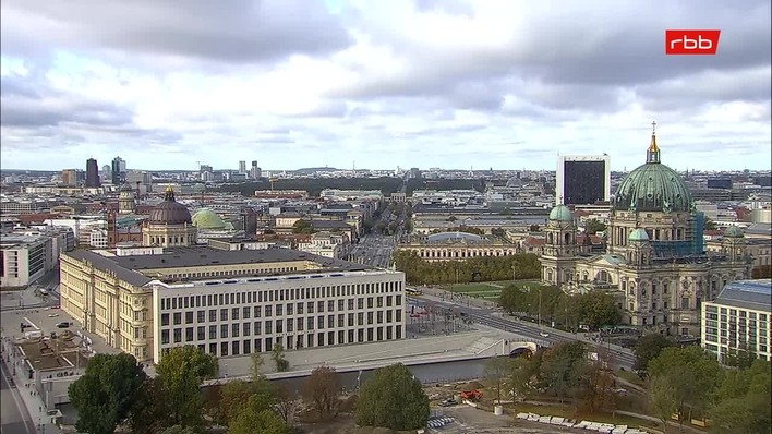 Archiv Foto Webcam Berlin: Rotes Rathaus und Berliner Dom