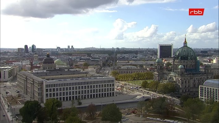 Archiv Foto Webcam Berlin: Rotes Rathaus und Berliner Dom