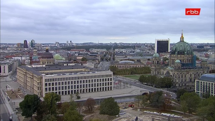 Archiv Foto Webcam Berlin: Rotes Rathaus und Berliner Dom