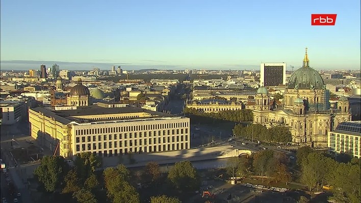 Archiv Foto Webcam Berlin: Rotes Rathaus und Berliner Dom