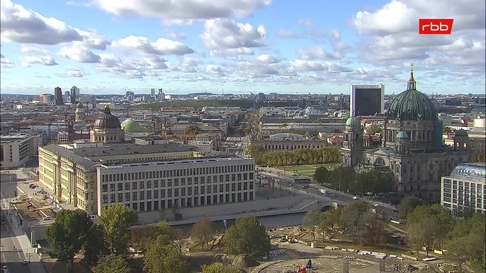 Archiv Foto Webcam Berlin: Rotes Rathaus und Berliner Dom