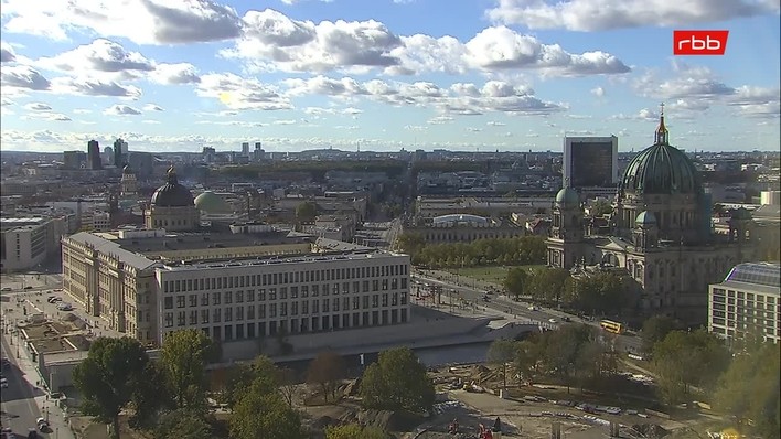 Archiv Foto Webcam Berlin: Rotes Rathaus und Berliner Dom