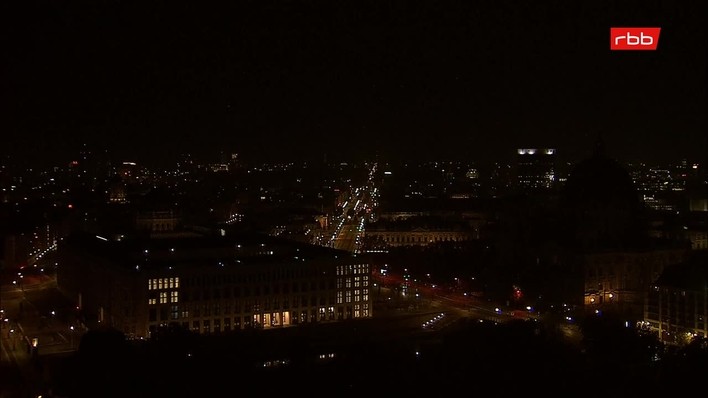 Archiv Foto Webcam Berlin: Rotes Rathaus und Berliner Dom