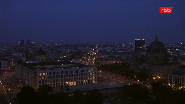 Archiv Foto Webcam Berlin: Rotes Rathaus und Berliner Dom