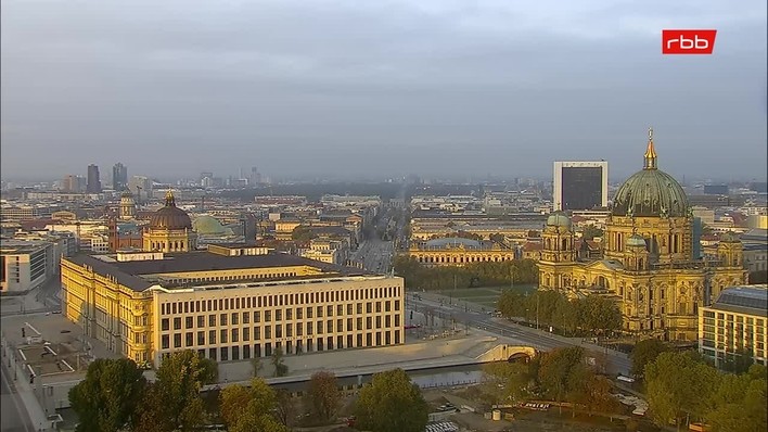 Archiv Foto Webcam Berlin: Rotes Rathaus und Berliner Dom