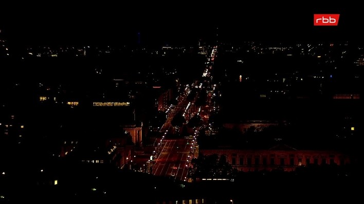 Archiv Foto Webcam Berlin: Rotes Rathaus und Berliner Dom