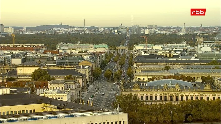 Archiv Foto Webcam Berlin: Rotes Rathaus und Berliner Dom