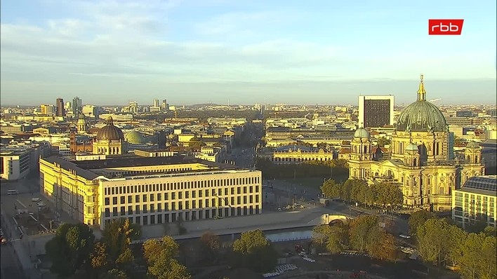 Archiv Foto Webcam Berlin: Rotes Rathaus und Berliner Dom