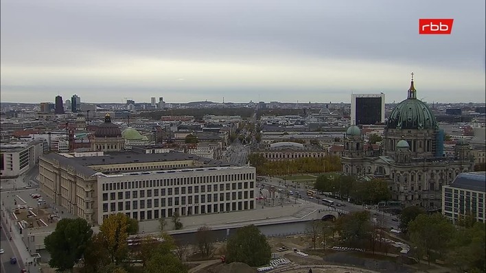 Archiv Foto Webcam Berlin: Rotes Rathaus und Berliner Dom