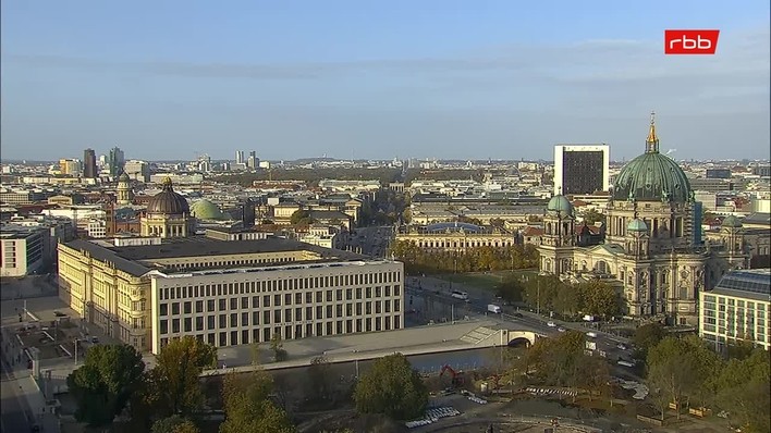 Archiv Foto Webcam Berlin: Rotes Rathaus und Berliner Dom