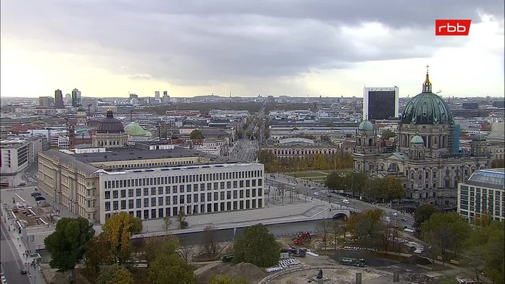 Archiv Foto Webcam Berlin: Rotes Rathaus und Berliner Dom