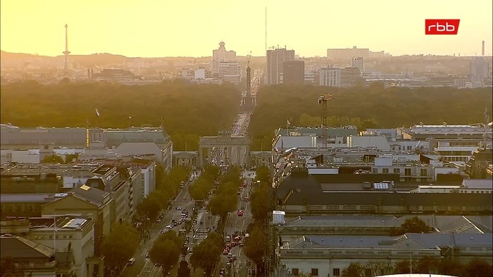 Archiv Foto Webcam Berlin: Rotes Rathaus und Berliner Dom