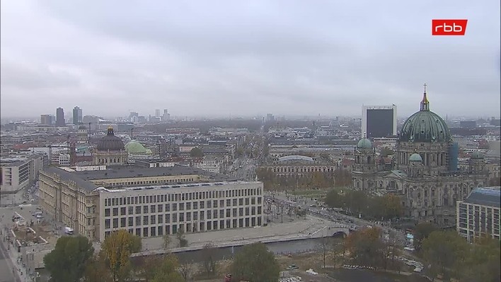 Archiv Foto Webcam Berlin: Rotes Rathaus und Berliner Dom