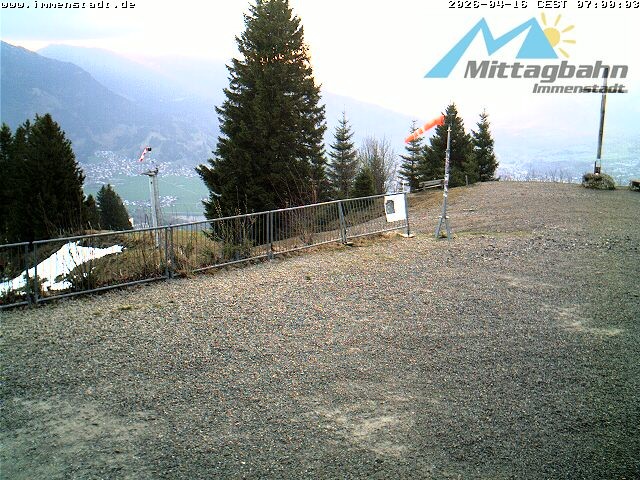 Archiv Foto Webcam Immenstadt: Mittaggipfel (Blick ins Illertal)