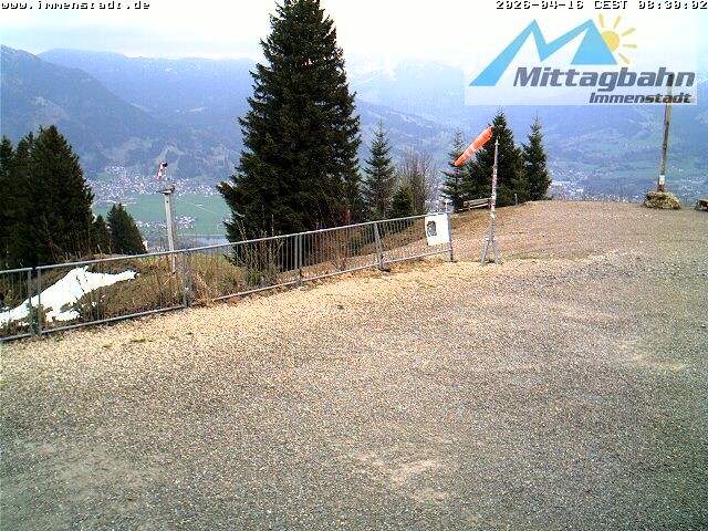 Archiv Foto Webcam Immenstadt: Mittaggipfel (Blick ins Illertal)