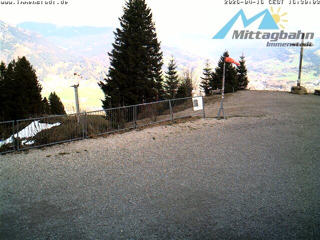 Archiv Foto Webcam Immenstadt: Mittaggipfel (Blick ins Illertal)
