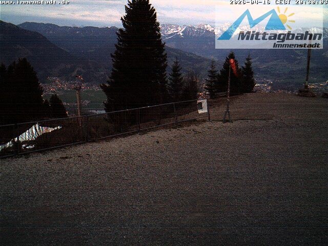 Archiv Foto Webcam Immenstadt: Mittaggipfel (Blick ins Illertal)