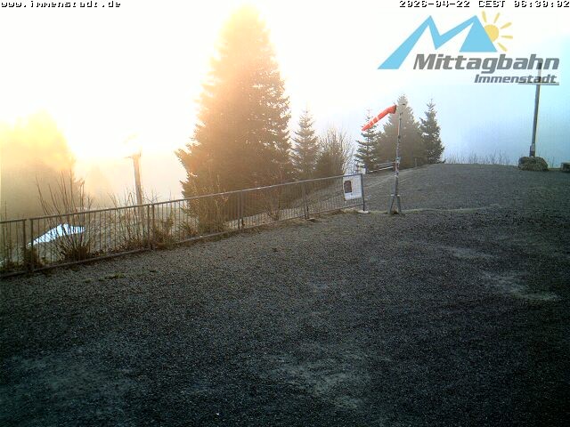 Archived image Webcam Mountain Mittagberg (View towards Valley Iller)