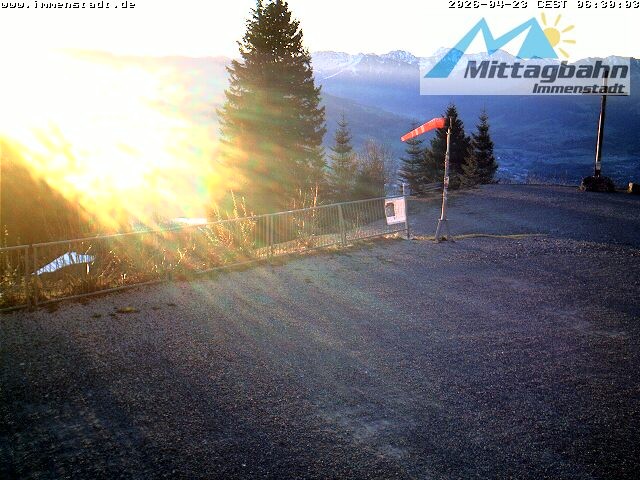 Archiv Foto Webcam Immenstadt: Mittaggipfel (Blick ins Illertal)