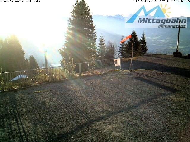 Archiv Foto Webcam Immenstadt: Mittaggipfel (Blick ins Illertal)
