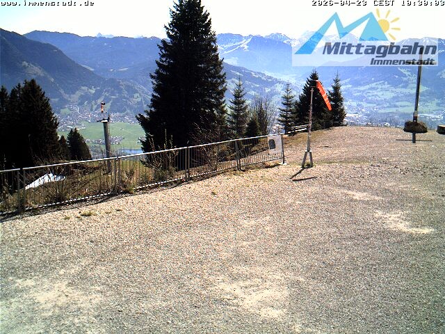 Archiv Foto Webcam Immenstadt: Mittaggipfel (Blick ins Illertal)