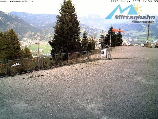 Archiv Foto Webcam Immenstadt: Mittaggipfel (Blick ins Illertal)