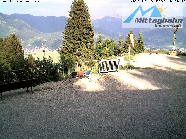 Archived image Webcam Mountain Mittagberg (View towards Valley Iller)