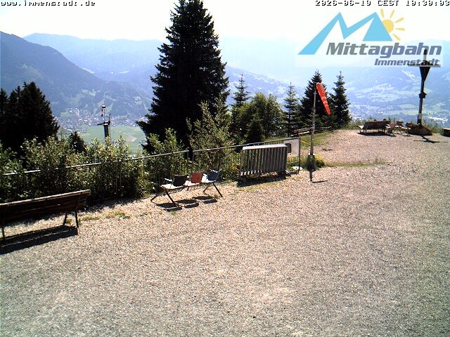 Archived image Webcam Mountain Mittagberg (View towards Valley Iller)