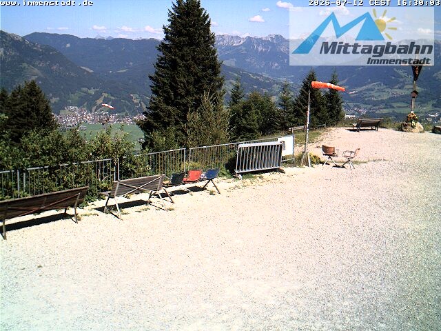 Archiv Foto Webcam Immenstadt: Mittaggipfel (Blick ins Illertal)