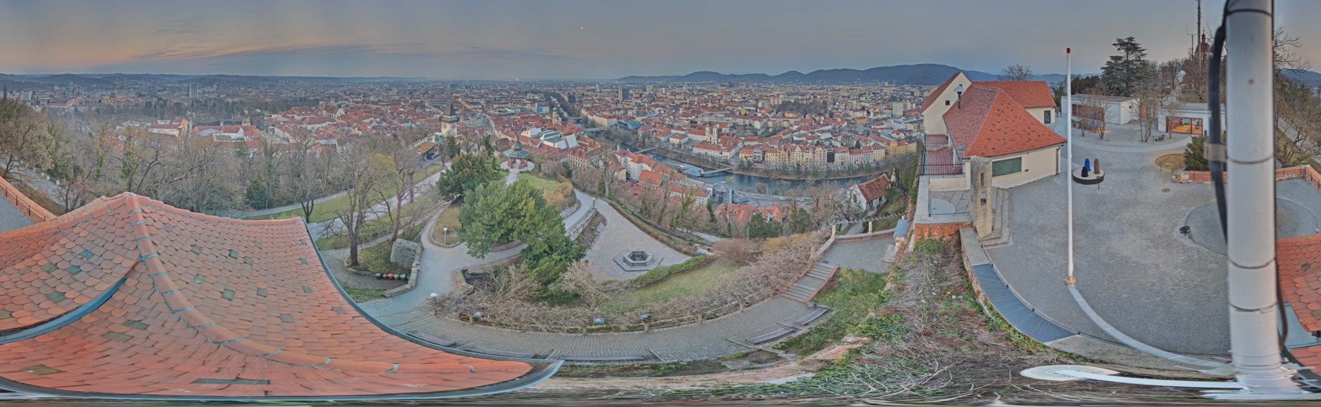 Archiv Foto Webcam Graz: Panorama vom Schlossberg