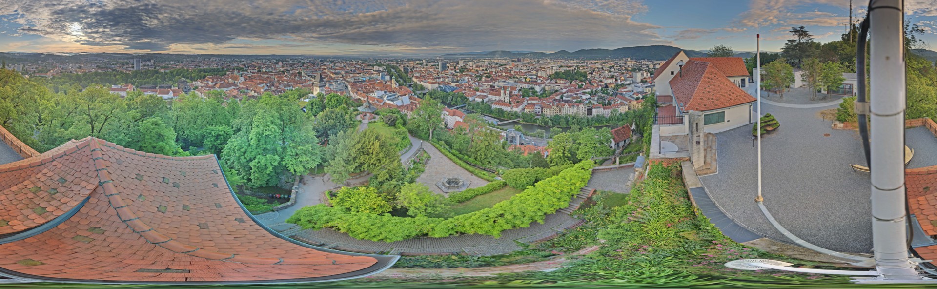 Archiv Foto Webcam Graz: Panorama vom Schlossberg