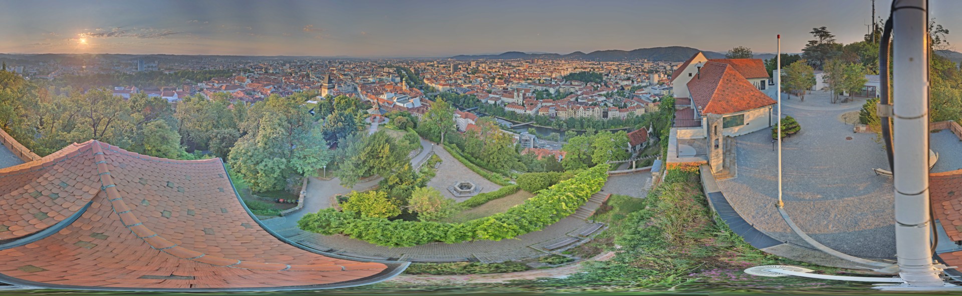 Archiv Foto Webcam Graz: Panorama vom Schlossberg
