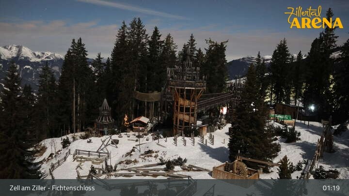 Archived image Webcam Spruce Tree Castle in Zell am Ziller