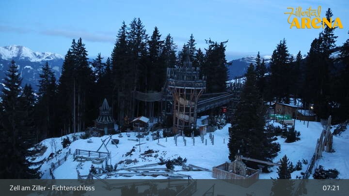 Archived image Webcam Spruce Tree Castle in Zell am Ziller