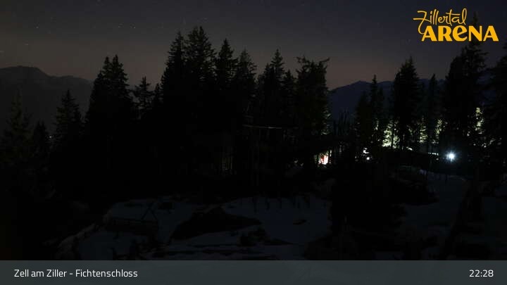 Archived image Webcam Spruce Tree Castle in Zell am Ziller