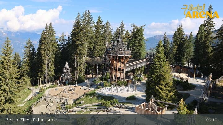 Archived image Webcam Spruce Tree Castle in Zell am Ziller