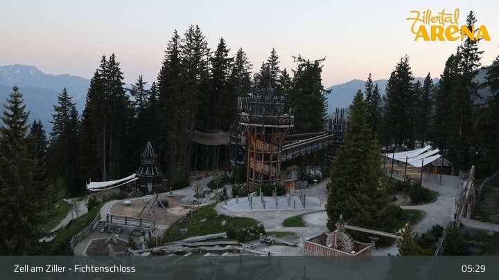 Archived image Webcam Spruce Tree Castle in Zell am Ziller